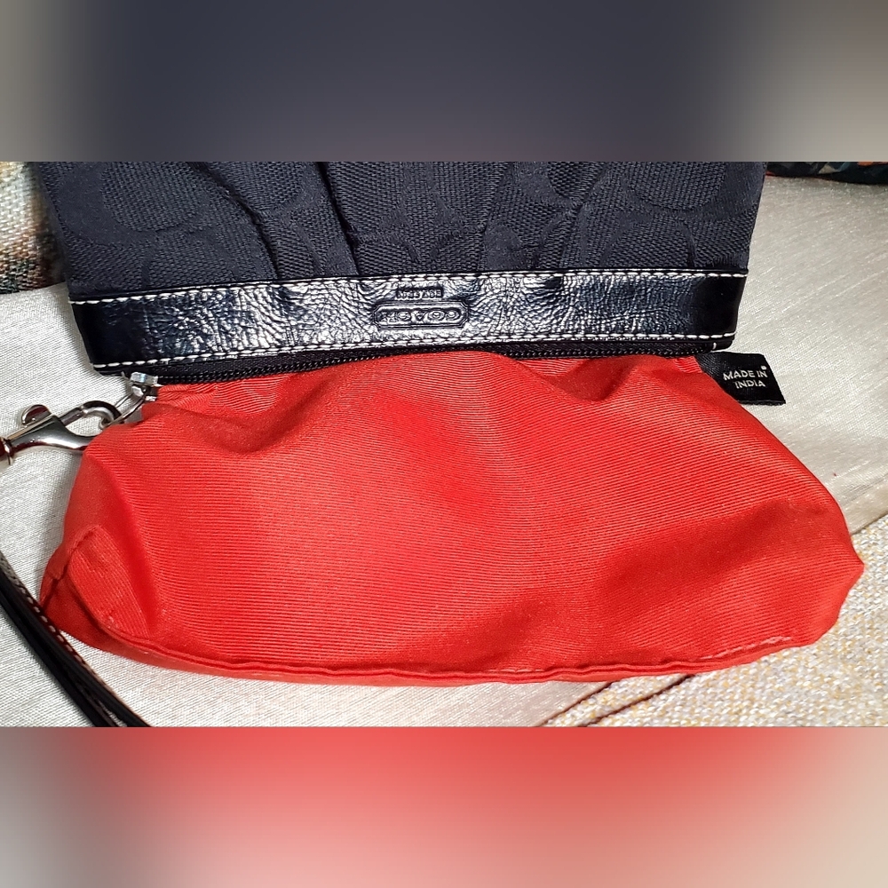 Coach Black Signature Jaquard & Patent Leather Trim Wristlet, EUC - Picture 6 of 13